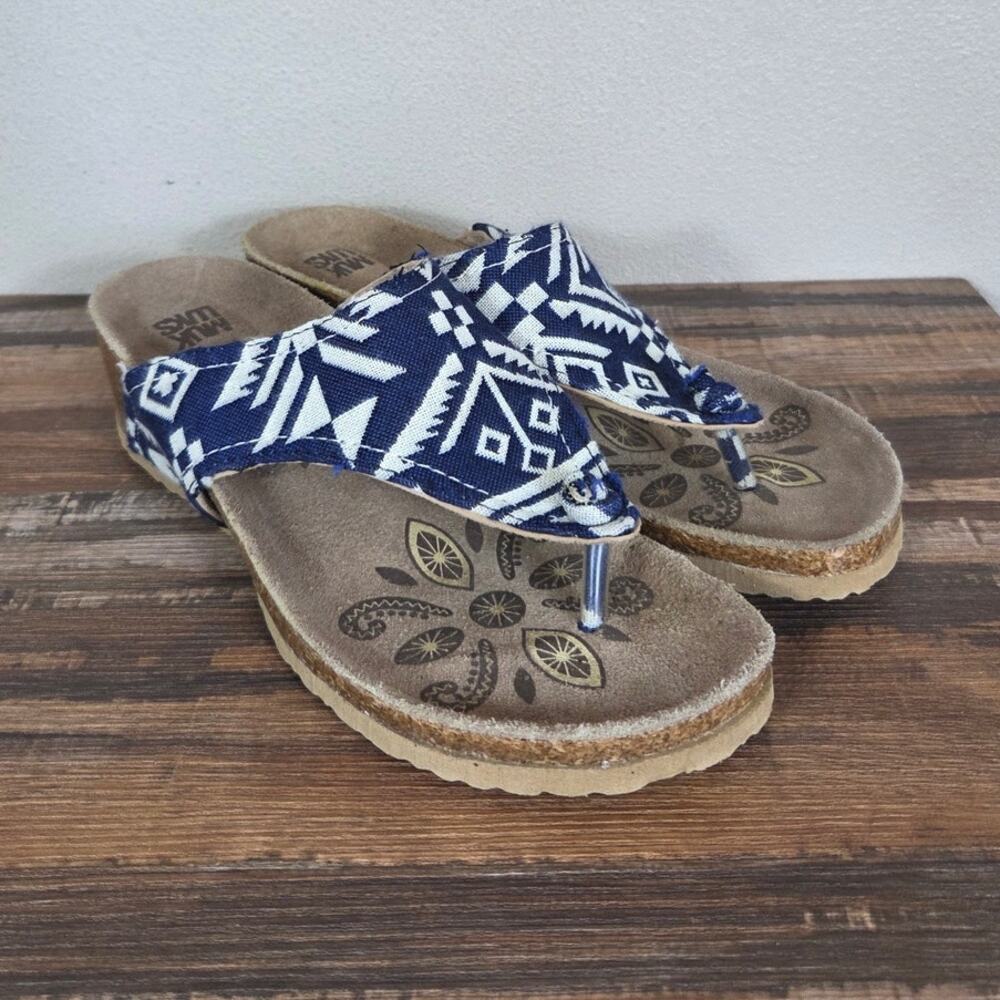 Muk Luks Woman's Olivia Turf Wedge Sandals Blue Aztec Print Size 8